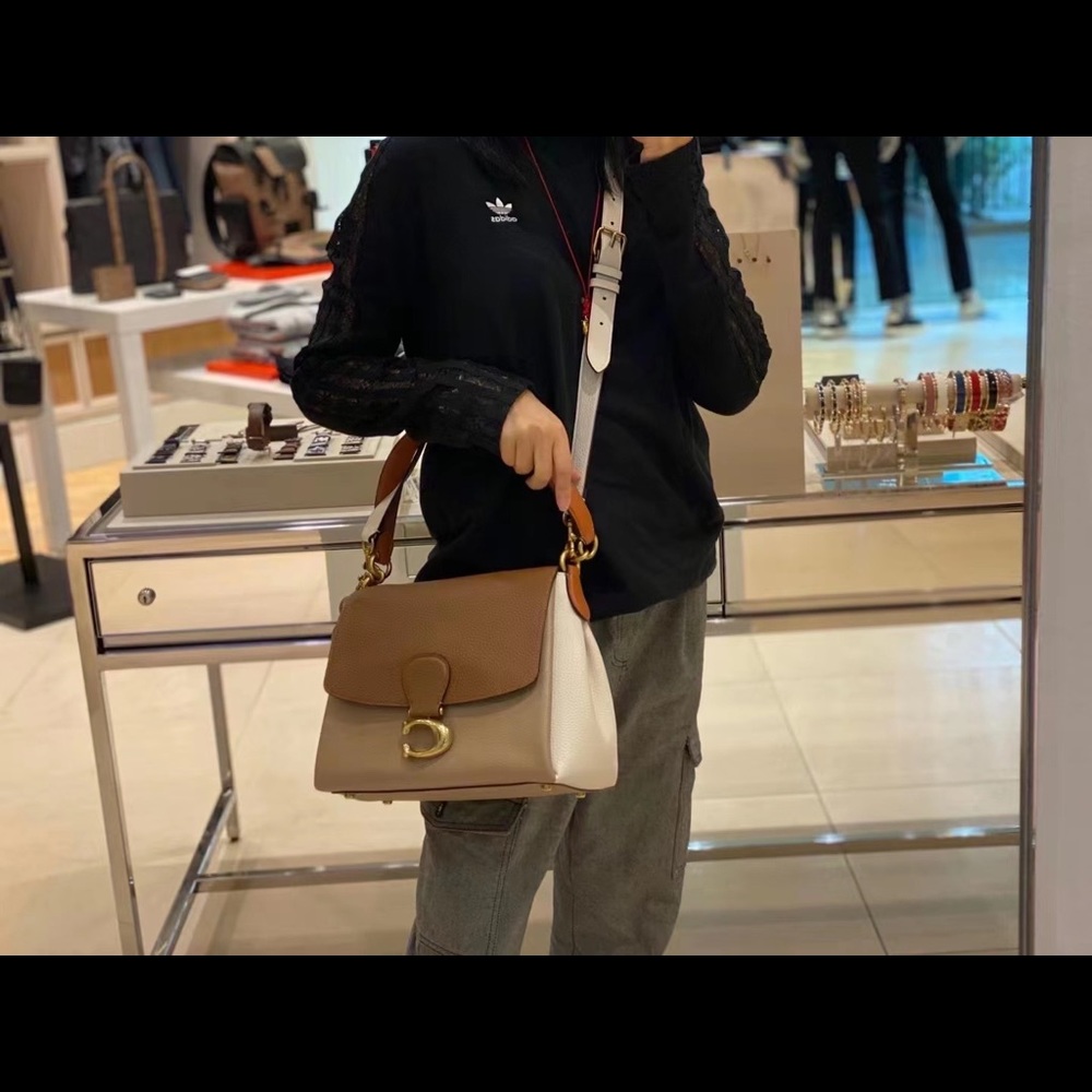 Coach shoulder bag - Picture 3 of 3